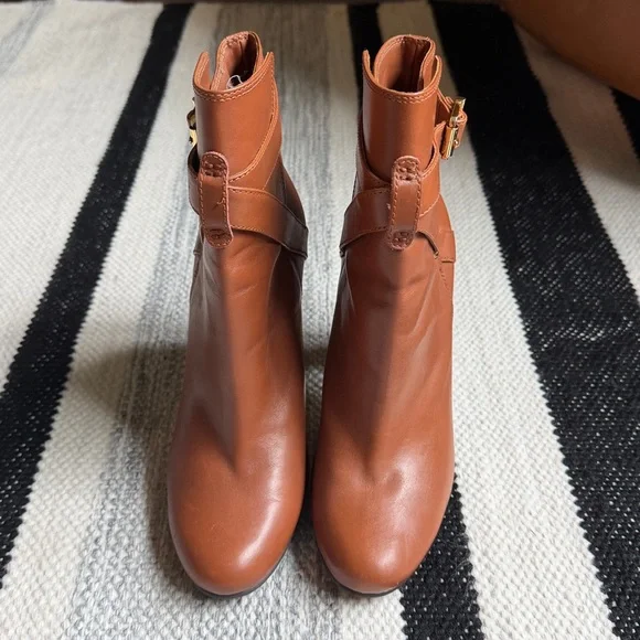 Carmel Ankle Boot with Gold Details - Picture 3 of 7